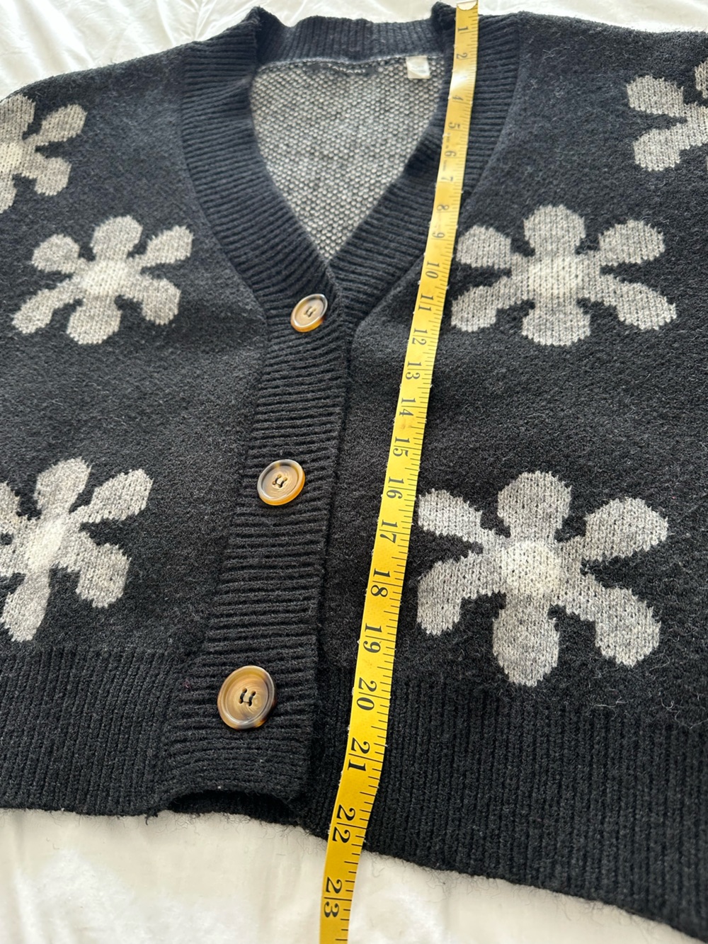 T Tahari Black Cardigan with Light Gray Floral Motif, size XL - Picture 9 of 12